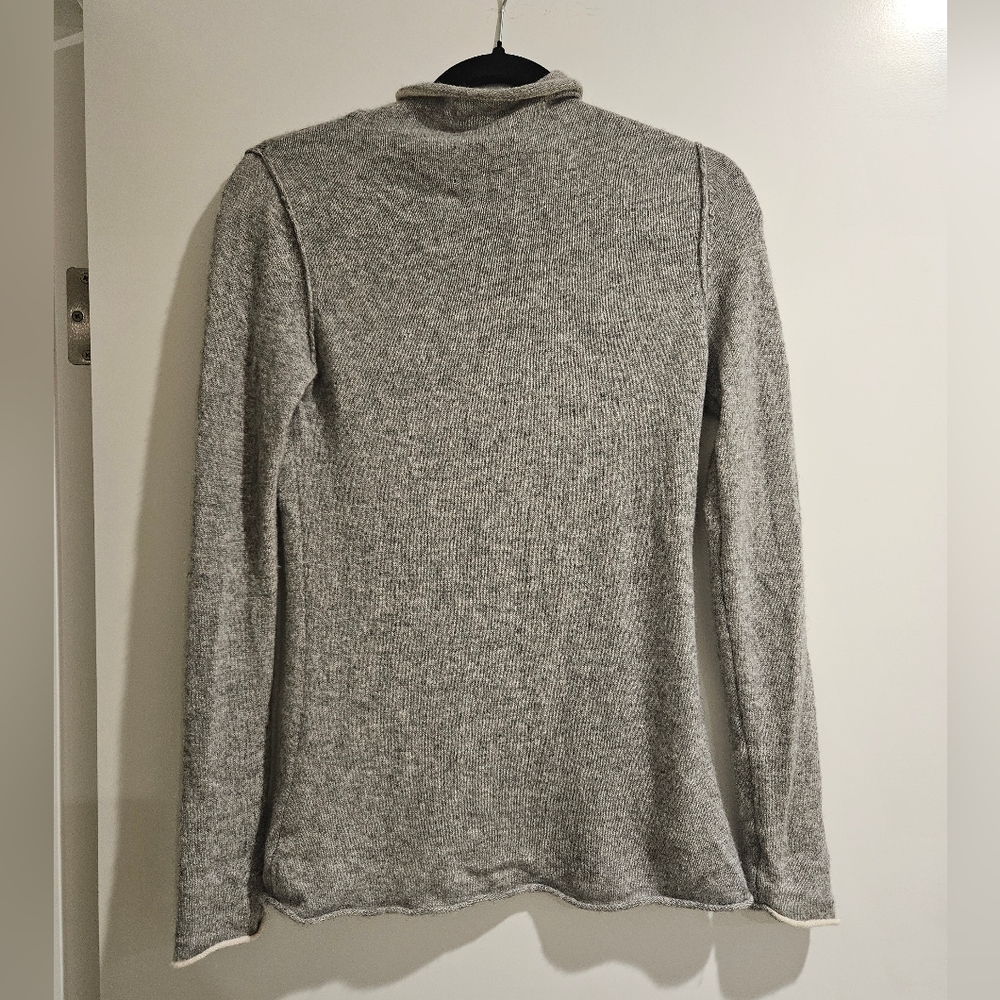 Nicole Miller Light Gray Cashmere Sweater